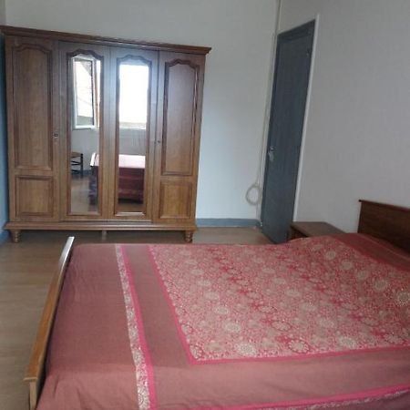 Hebergement Pour 2 Personnes,1 Chambres, Salon, Salle A Manger, Grand Garage Possibilite D'Un Lit 1 Personne Supplementaire Pour 15 Euros Sancoins Exteriör bild